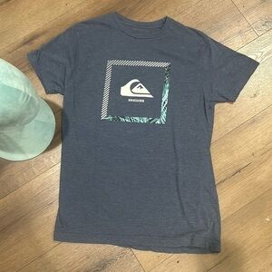 Quiksilver Shirt ! Medium
